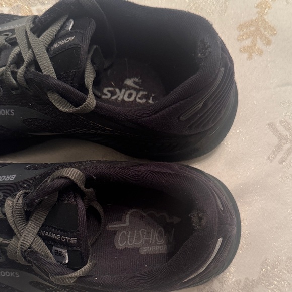 Brooks women Black Athletic Shoes - Picture 2 of 5